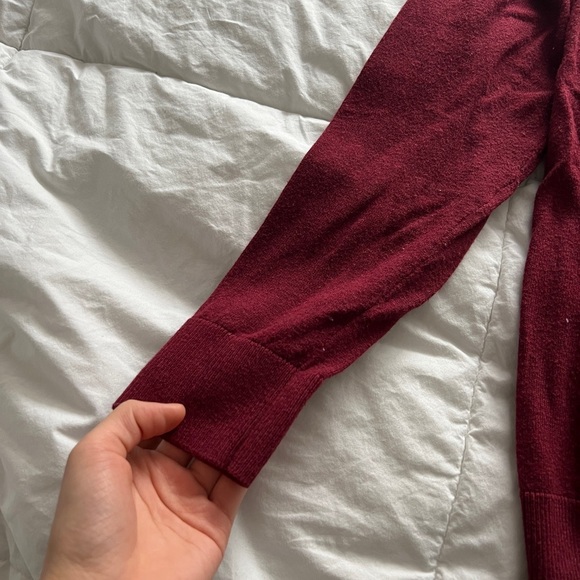 Croft & Barrow Mens Burgundy & Gray Argyle Lightweight V-Neck Sweater Small - Picture 4 of 9